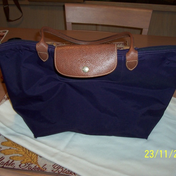 LONGCHAMP Handbags - LONGCHAMP PURPLE TOTE BAG AUTHENTIC PLZ READ